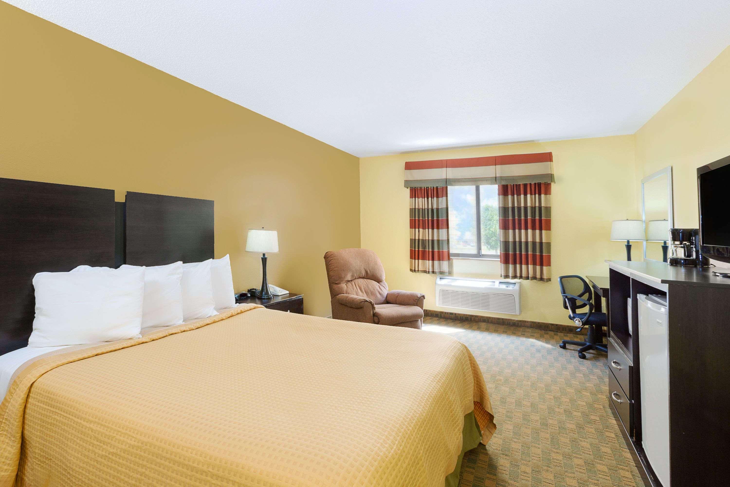 Econo Lodge Inn & Suites Yankton Exteriér fotografie