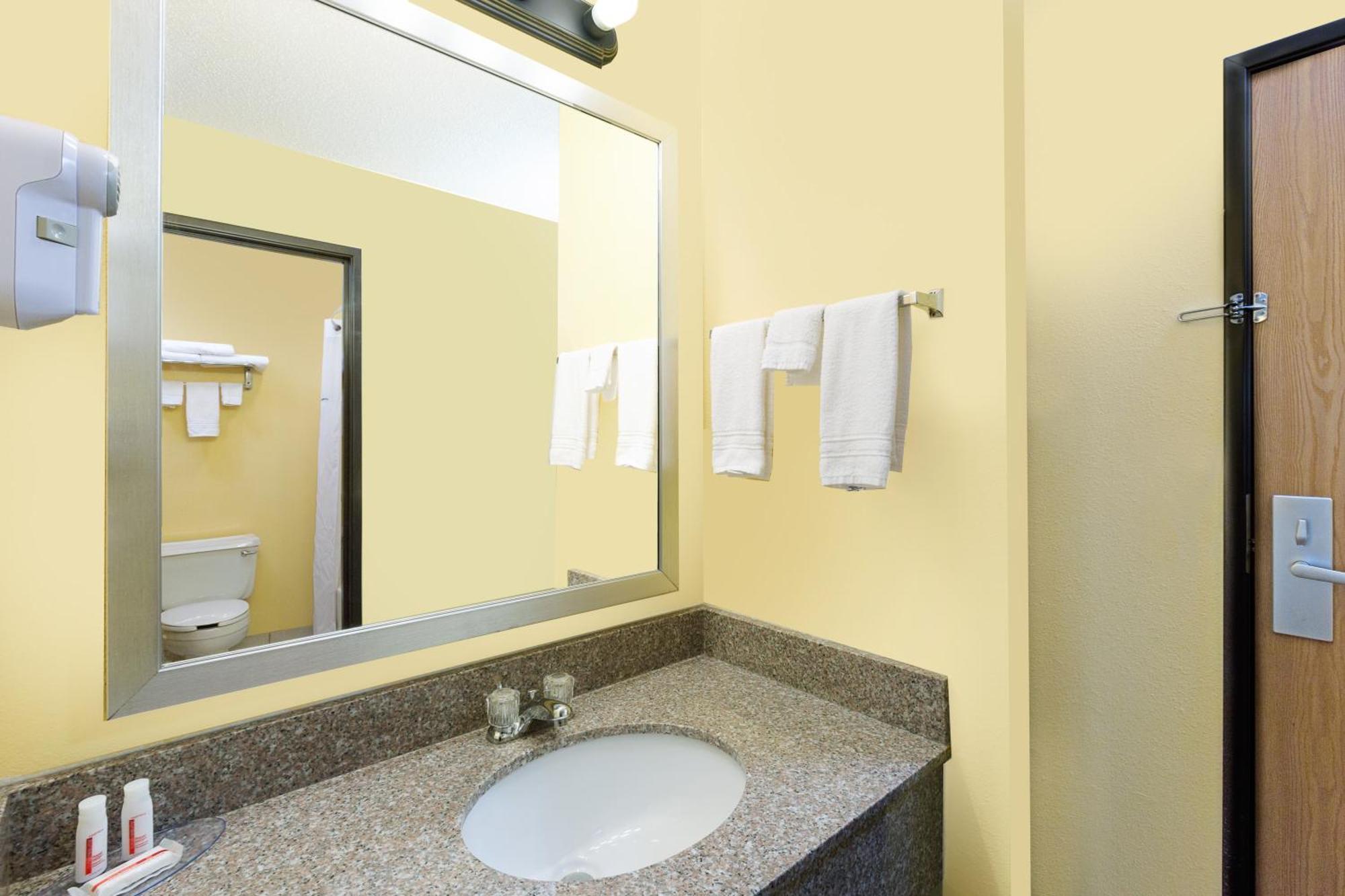 Econo Lodge Inn & Suites Yankton Pokoj fotografie